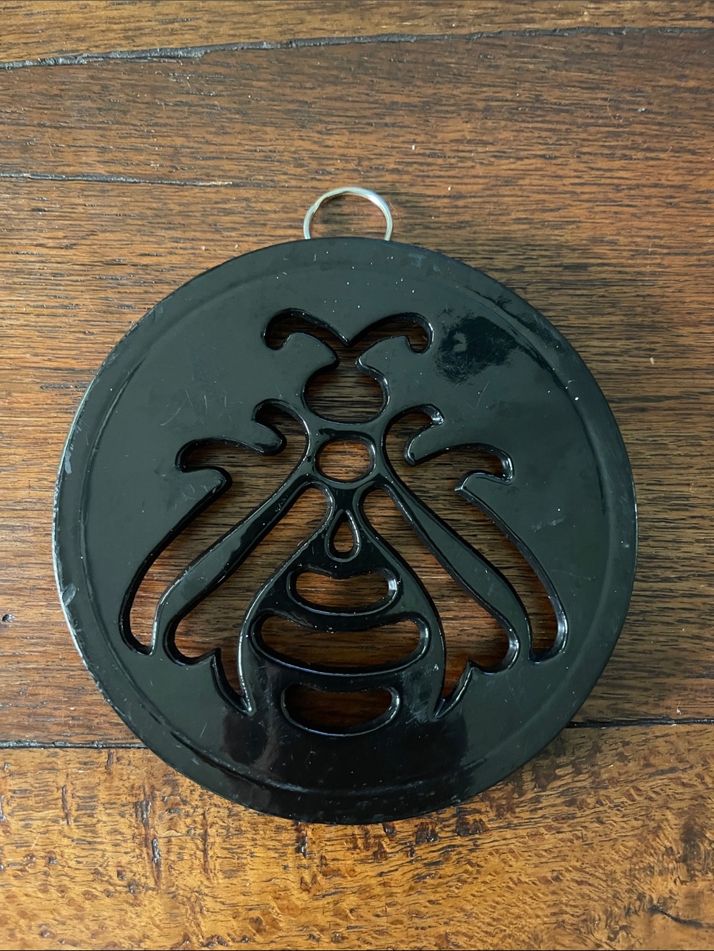 Core kitchen cast iron bee trivet